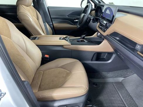 Used 2025 Toyota Grand Highlander AWD Hybrid image 11
