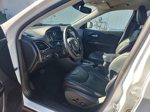 Used 2021 Jeep Cherokee Trailhawk w/ Technology Group AWD/4WD image 9