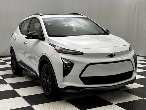 Used 2023 Chevrolet Bolt EUV Premier w/ Sun & Sound Package FWD image 2