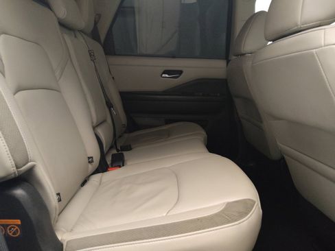 Used 2022 Nissan Pathfinder SL FWD image 19