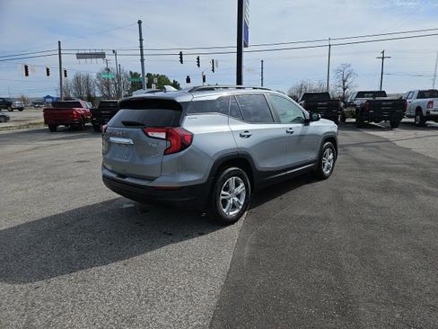 Used 2023 GMC Terrain SLE w/ Driver Convenience Package image 6