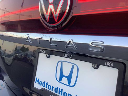 Used 2024 Volkswagen Atlas SE AWD/4WD image 6