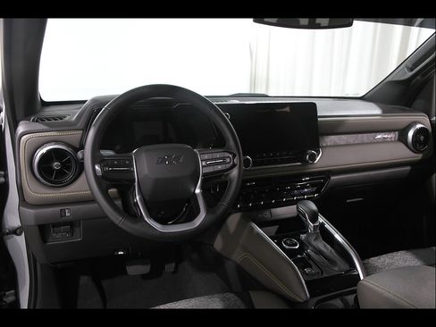 Used 2024 Chevrolet Colorado ZR2 AWD/4WD image 6