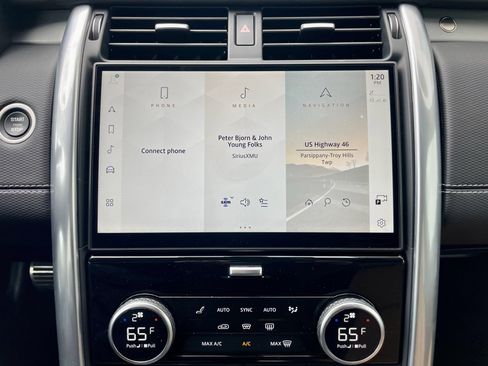 Certified 2025 Land Rover Discovery Dynamic SE AWD/4WD image 19