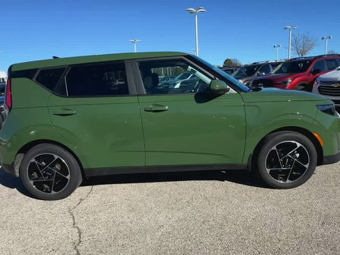 Used 2023 Kia Soul EX image 9