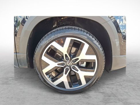 Used 2022 Volkswagen Taos SEL image 9