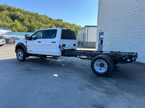 New 2026 Ford F550 4x4 Crew Cab image 7