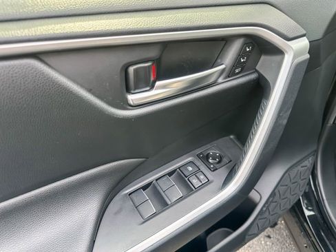 Used 2019 Toyota RAV4 XLE Premium w/ Cold Weather Package AWD/4WD image 15