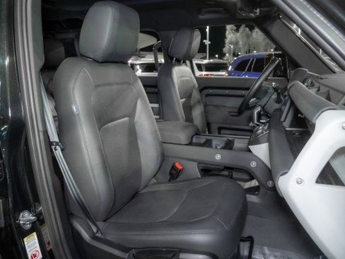 Used 2023 Land Rover Defender 110 S image 15