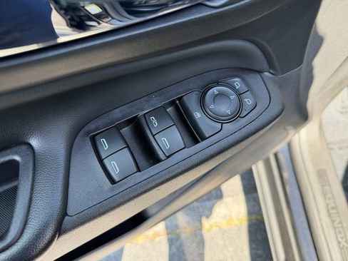 Used 2022 Chevrolet Equinox LT w/ Driver Convenience Package FWD image 11