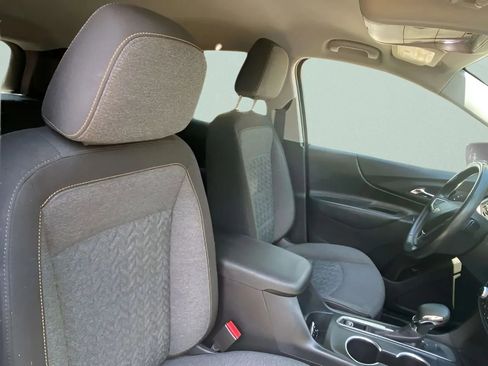 Used 2022 Chevrolet Equinox LT w/ Driver Convenience Package image 14