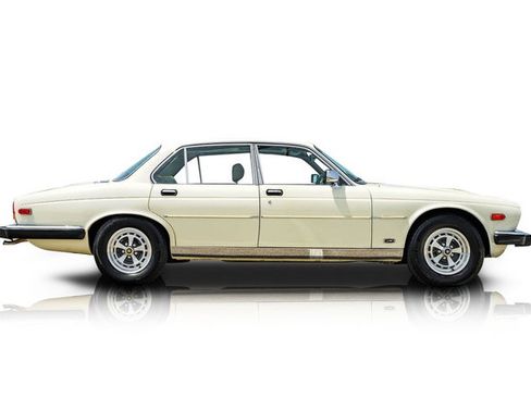 Used 1987 Jaguar XJ6 RWD image 2