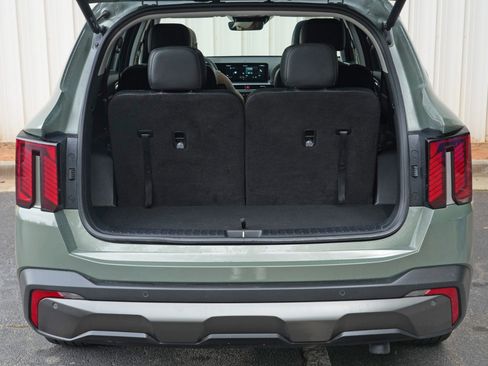 Used 2025 Kia Sorento SX AWD/4WD image 9