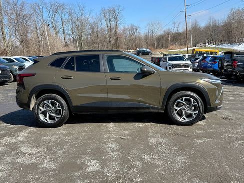 Certified 2024 Chevrolet Trax LT w/ Driver Confidence Package image 7