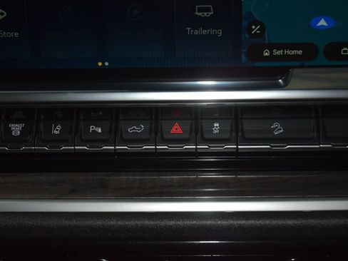 Used 2025 Chevrolet Silverado 2500 LTZ w/ LTZ Plus Package AWD/4WD image 35
