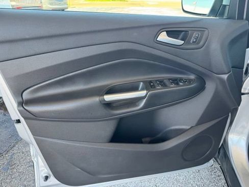 Used 2018 Ford Escape SE FWD image 17