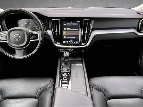 Used 2020 Volvo V60 T5 Cross Country image 7