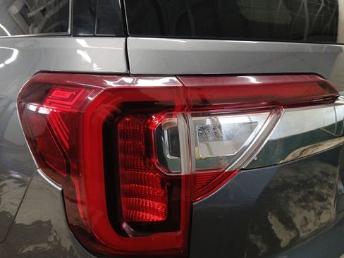 Used 2020 GMC Acadia SLE w/ Driver Convenience Package image 7