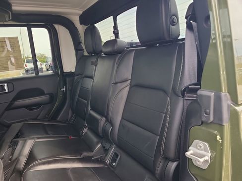 Used 2022 Jeep Gladiator Overland w/ Popular Equipment Package image 16