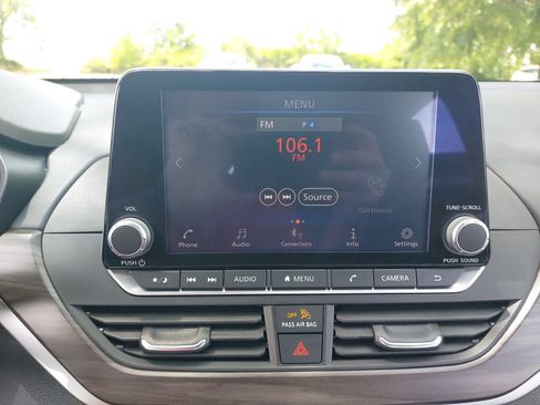 Used 2025 Nissan Altima 2.5 SV FWD image 23