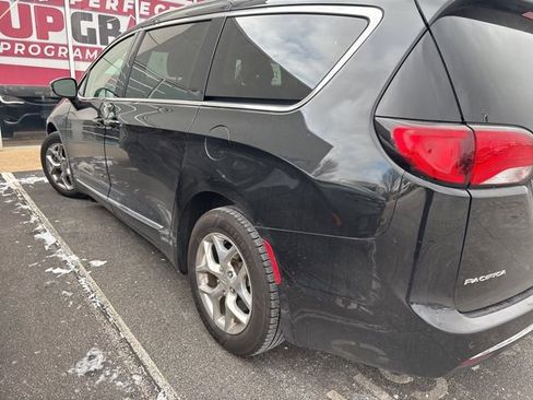 Used 2019 Chrysler Pacifica Limited image 4