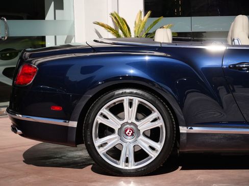 Used 2017 Bentley Continental GT image 9