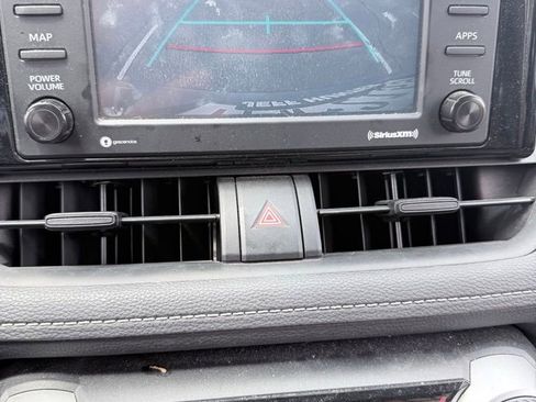 Used 2021 Toyota RAV4 XLE FWD image 4
