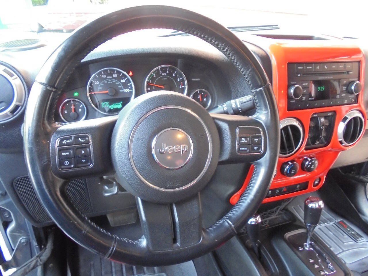 Used 2017 Jeep Wrangler Unlimited Sahara w/ Connectivity Group AWD/4WD image 15