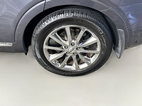 Used 2017 Kia Sorento SX image 11