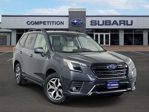 Used 2023 Subaru Forester Premium image 1