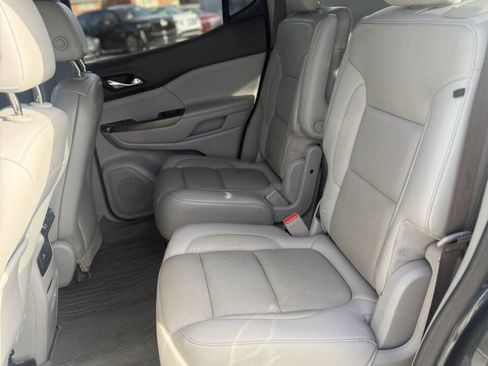 Used 2019 GMC Acadia SLT w/ LPO, Floor Liner Package image 11