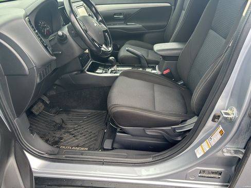 Used 2017 Mitsubishi Outlander ES AWD/4WD image 7