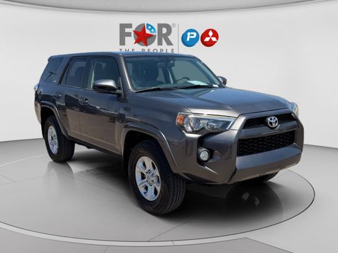 Used 2017 Toyota 4Runner SR5 AWD/4WD image 7