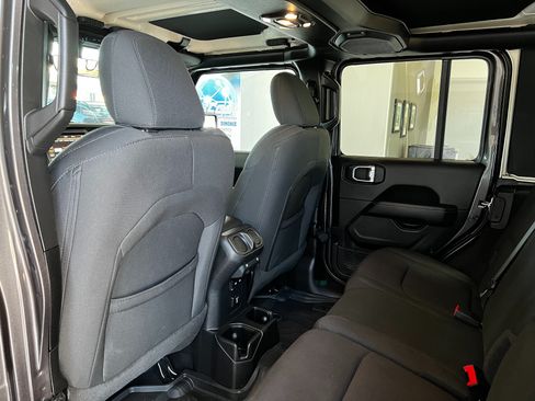 Used 2022 Jeep Wrangler Unlimited Sahara w/ LED Lighting Group AWD/4WD image 20