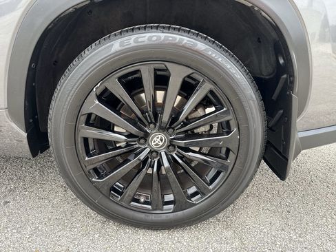 Used 2023 Toyota Highlander XSE FWD image 19