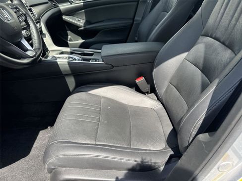 Used 2020 Honda Accord Touring image 12