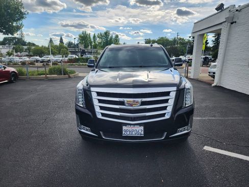 Used 2017 Cadillac Escalade ESV Premium Luxury AWD/4WD image 7
