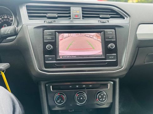 Used 2018 Volkswagen Tiguan S image 14