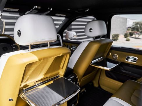 Used 2026 Rolls-Royce Cullinan Black Badge AWD/4WD image 45