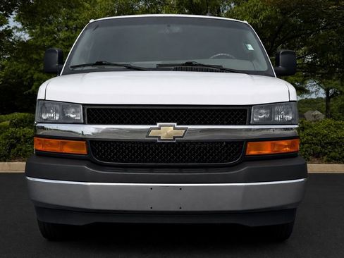 Used 2022 Chevrolet Express 2500 w/ Driver Convenience Package RWD image 4