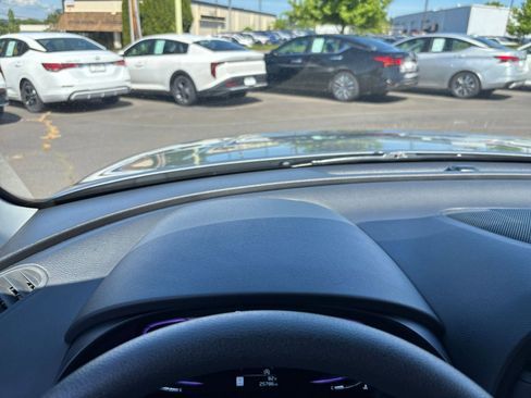 Used 2025 Kia Soul LX w/ LX Technology Package FWD image 32