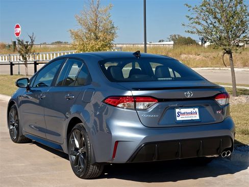 Used 2025 Toyota Corolla SE w/ SE Premium Package image 5