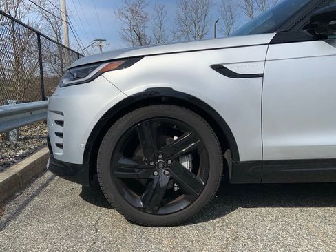 Used 2024 Land Rover Discovery Dynamic SE image 9