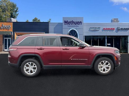 Used 2023 Jeep Grand Cherokee Limited AWD/4WD image 3