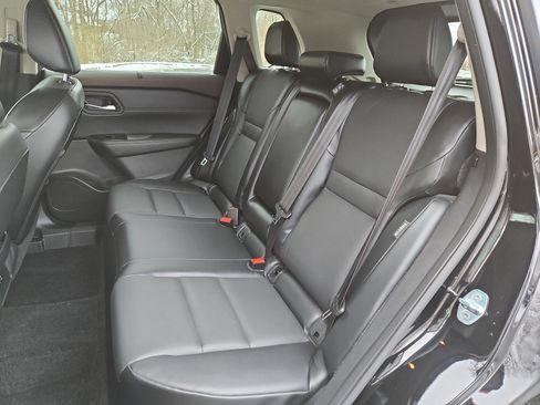 Used 2022 Nissan Rogue SV w/ SV Premium Package image 28