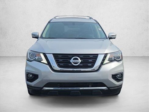 Used 2018 Nissan Pathfinder Platinum FWD image 2