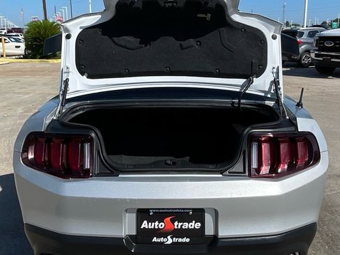 Used 2010 Ford Mustang GT Premium image 11