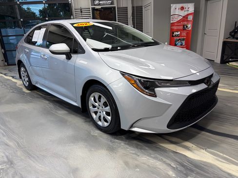 Used 2022 Toyota Corolla LE FWD image 1
