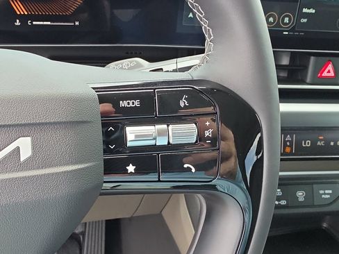 New 2027 Kia Carnival FWD image 31