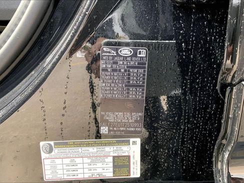 New 2026 Land Rover Defender 110 X-Dynamic SE image 18